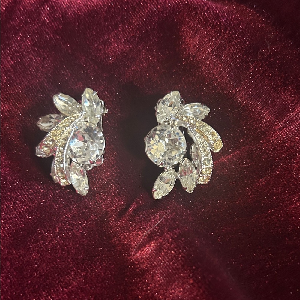 Exquisite Weiss Silver Tone Crystal Clip-On Earrings